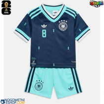 Otroški Nogometni dresi Nemčija Leon Goretzka #8 Gostujoči SP 2026 Kratek Rokav (+ Kratke hlače)